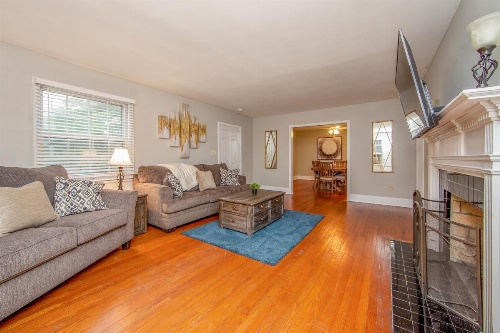 Hinsdale Manor image 10
