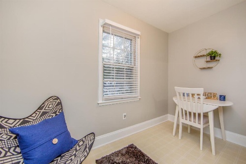 Hinsdale Manor image 11