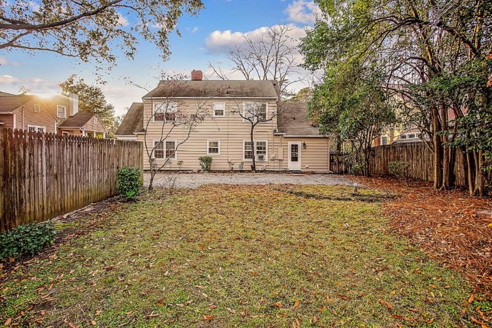 Hinsdale Manor Image 12