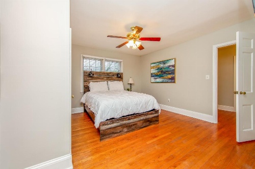 Hinsdale Manor image 14