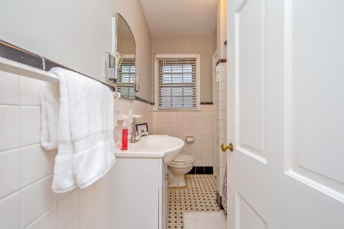 Hinsdale Manor image 16