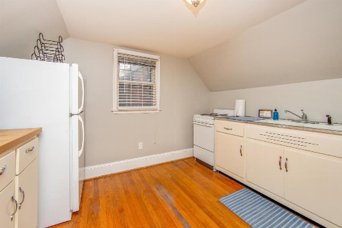 Hinsdale Manor image 17