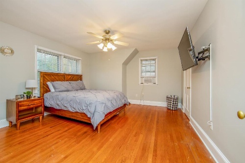Hinsdale Manor image 18