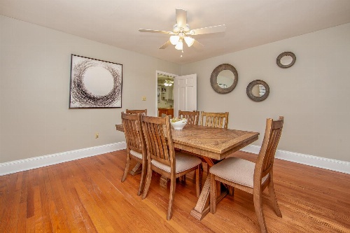 Hinsdale Manor image 2