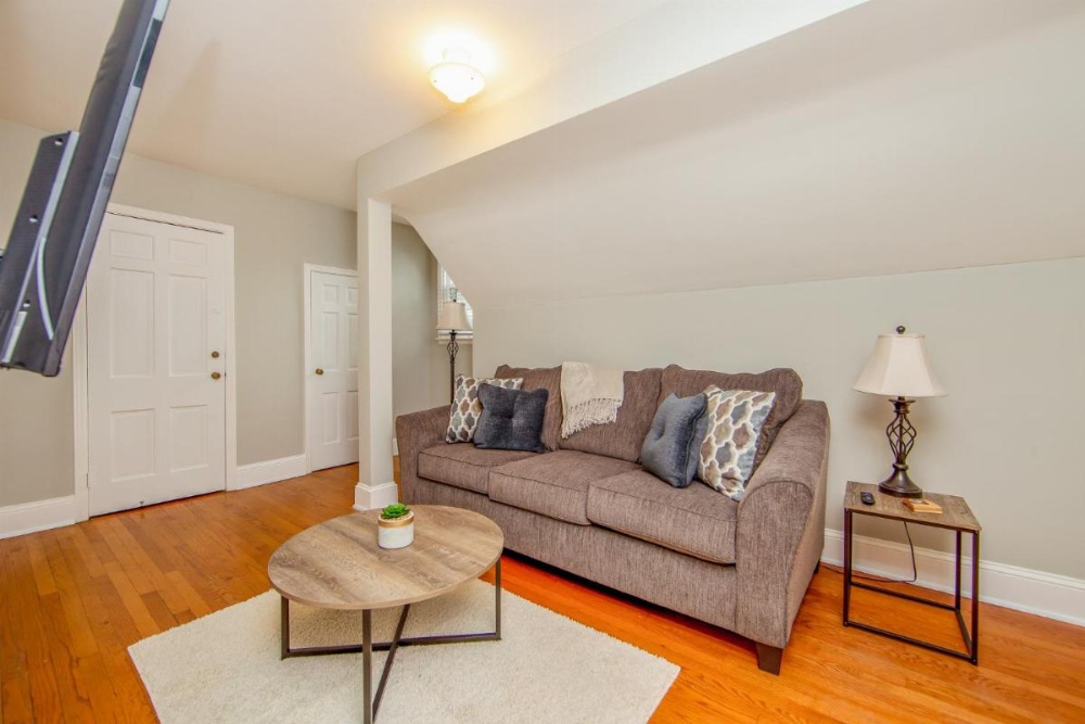 Hinsdale Manor Image 20