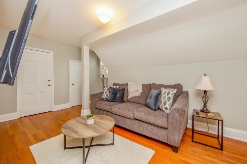 Hinsdale Manor image 20