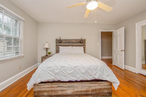 Hinsdale Manor image 4