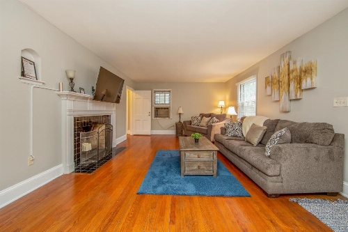 Hinsdale Manor image 5