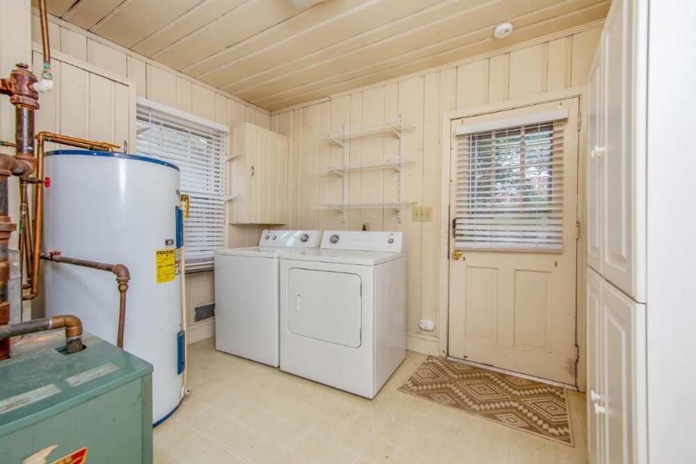 Hinsdale Manor Image 7