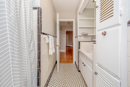 Hinsdale Manor image 9